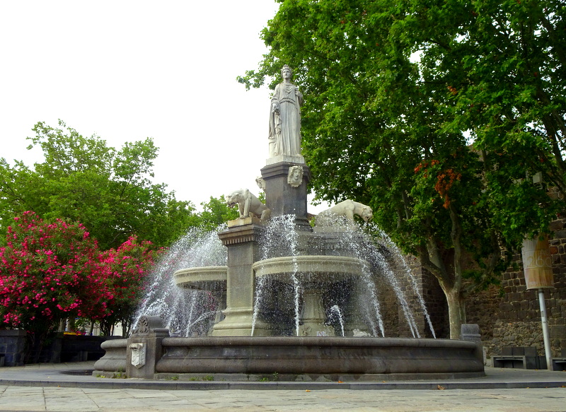 La fontaine 'La Belle Agathoise' La fontaine 'La Belle Agathoise'