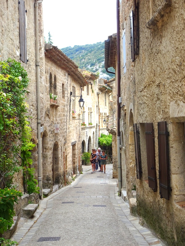 Explorer le village de Saint Guilhem Explorer le village de Saint Guilhem