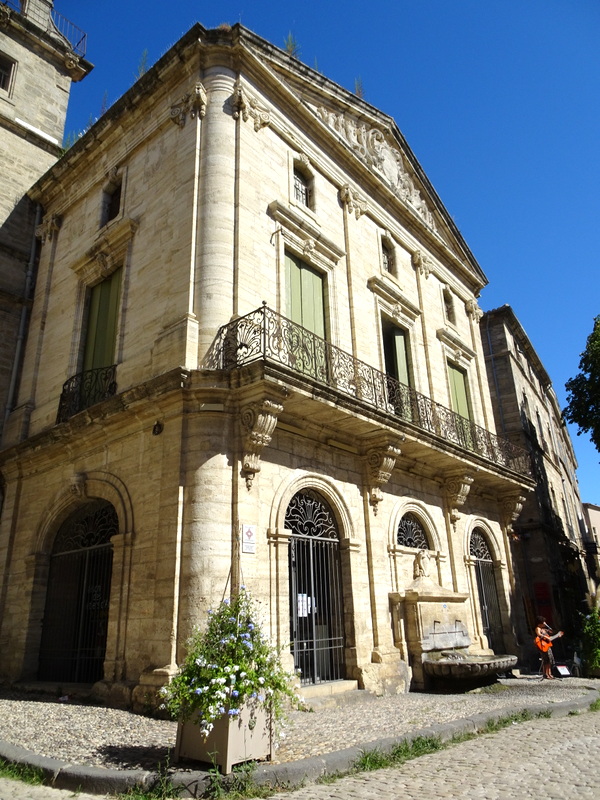 La maison consulaire sur la place Gambetta à Pézenas La maison consulaire sur la place Gambetta à Pézenas