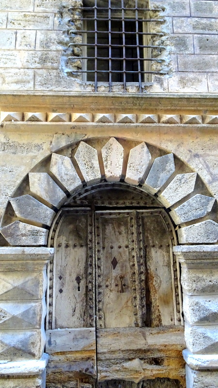 Les magnifiques portes médiévales de Pézenas Les magnifiques portes médiévales de Pézenas