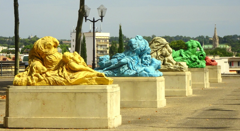 L'allée Paul Boulet et le jardin du Champs de Mars L'allée Paul Boulet et le jardin du Champs de Mars