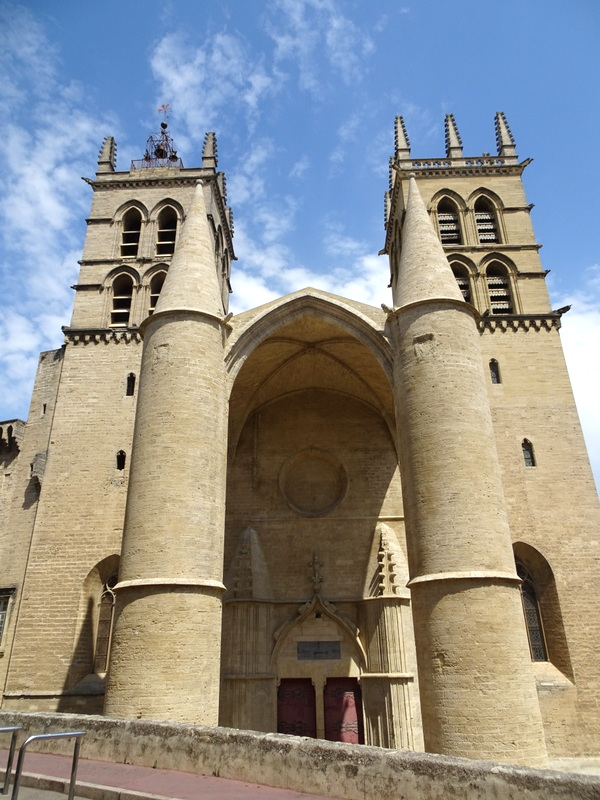 La cathédrale Saint Pierre La cathédrale Saint Pierre