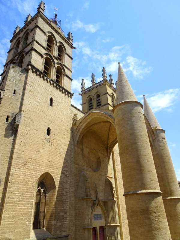La cathédrale Saint Pierre La cathédrale Saint Pierre