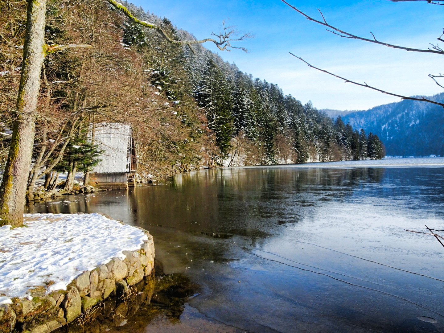Gérardmer en hiver : découvrir le Lac de Longemer Gérardmer en hiver : découvrir le Lac de Longemer