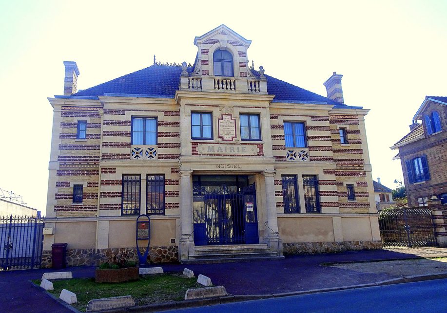 Cité Menier à Noisiel cité ouvrière L’ancienne mairie Menier