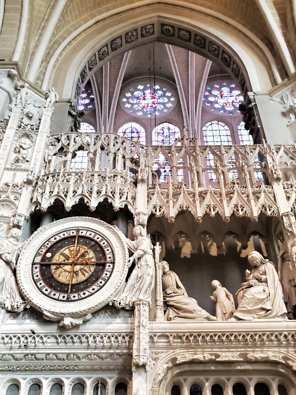 Cathédrale de Chartres intérieur Cathédrale de Chartres horloge