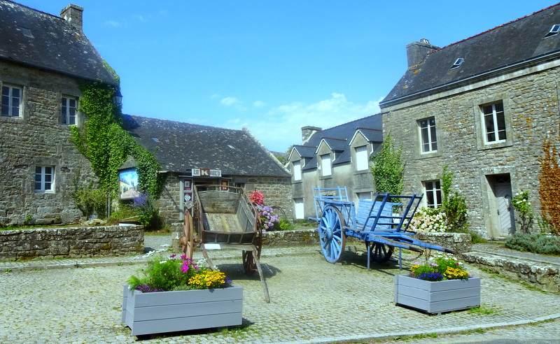 LOCRONAN VILLAGE LOCRONAN VILLAGE
