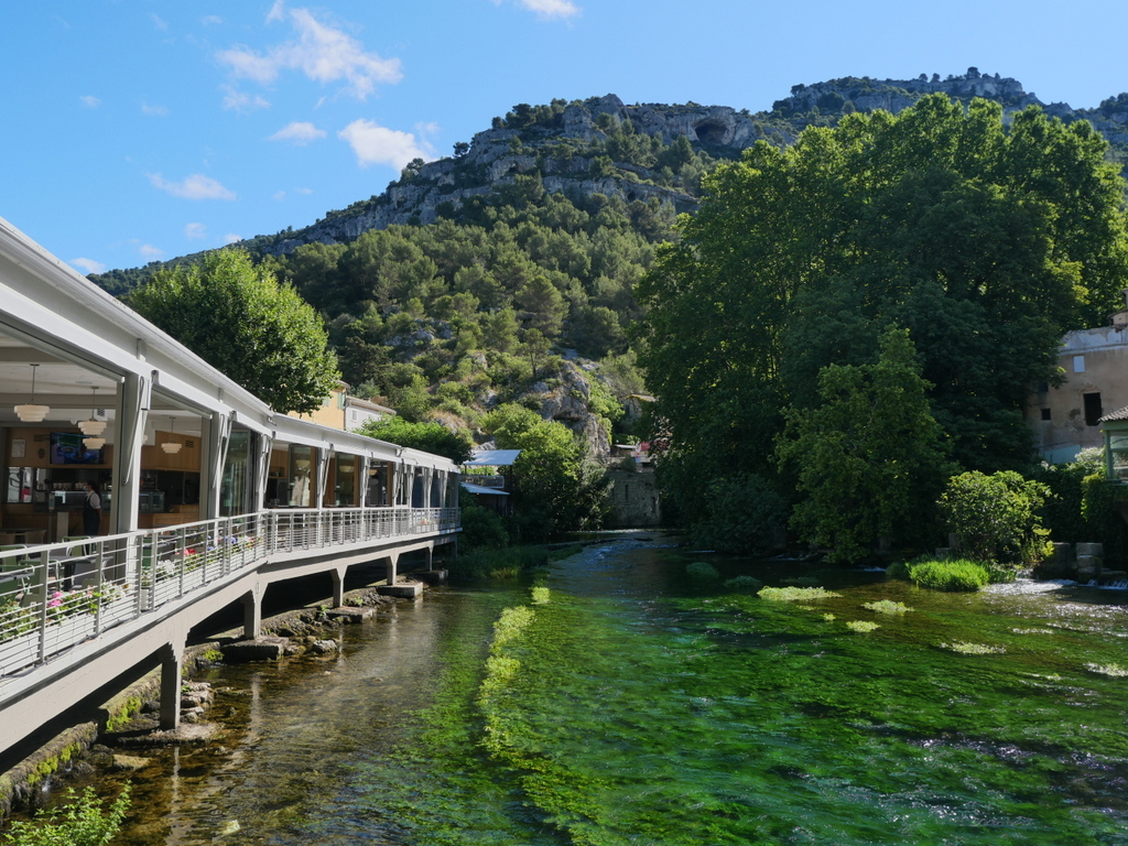Fontaine-de-Vaucluse la Sorgue Fontaine-de-Vaucluse la Sorgue