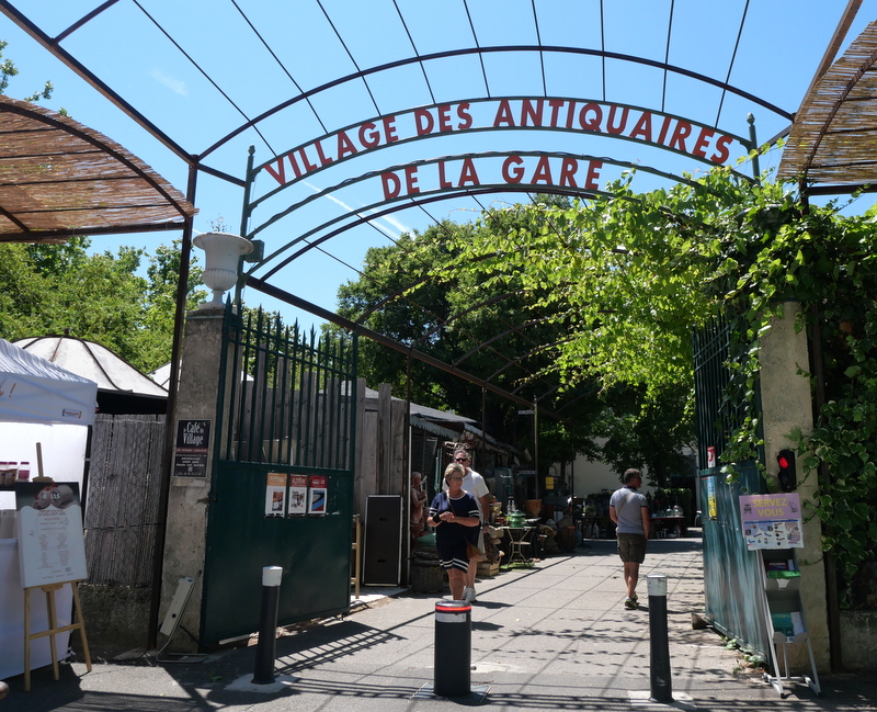 Les villages d'antiquaires l'Isle sur la Sorgue Les villages d'antiquaires l'Isle sur la Sorgue