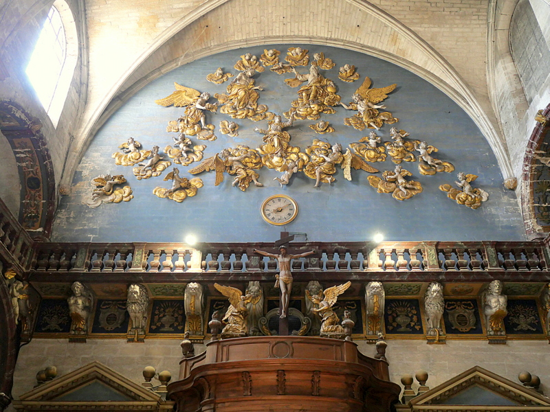 L'Isle-sur-la-Sorgue intérieur de la collégiale L'Isle-sur-la-Sorgue intérieur de la collégiale
