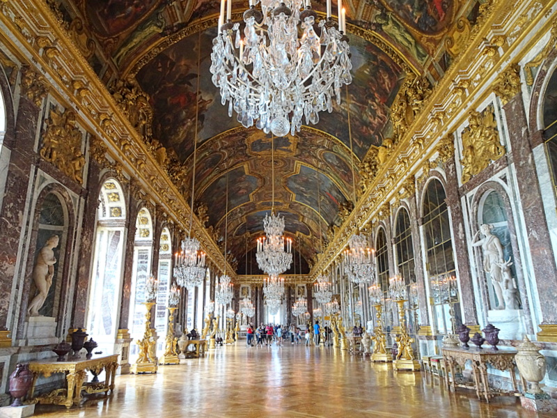 Versailles La Galerie des Glaces Versailles La Galerie des Glaces