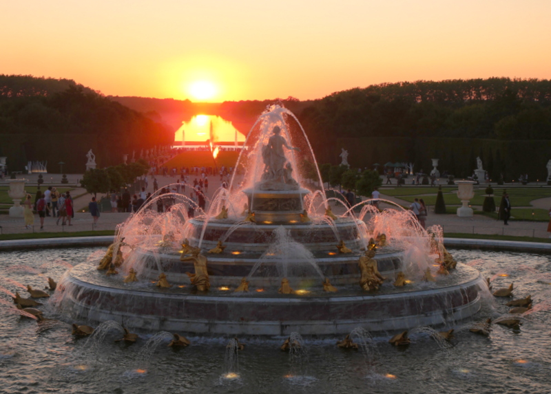 Les Grandes eaux nocturnes à Versailles Les Grandes eaux nocturnes à Versailles