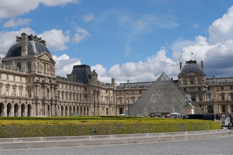 Les monuments incontournables à visiter à Paris - Le Louvre Les monuments incontournables à visiter à Paris - Le Louvre