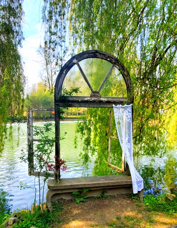 Slava Polunin : son Moulin Jaune à Crécy-la-Chapelle Slava Polunin : son Moulin Jaune à Crécy-la-Chapelle