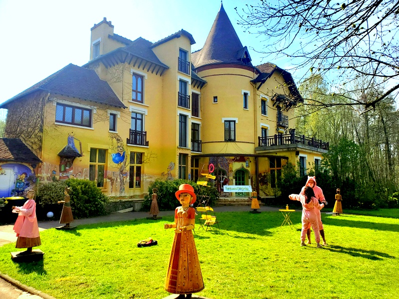 Slava Polunin : son Moulin Jaune à Crécy-la-Chapelle Slava Polunin : son Moulin Jaune à Crécy-la-Chapelle