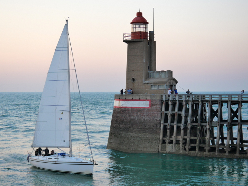 Admirer le coucher du soleil au phare de Fécamp Admirer le coucher du soleil au phare de Fécamp