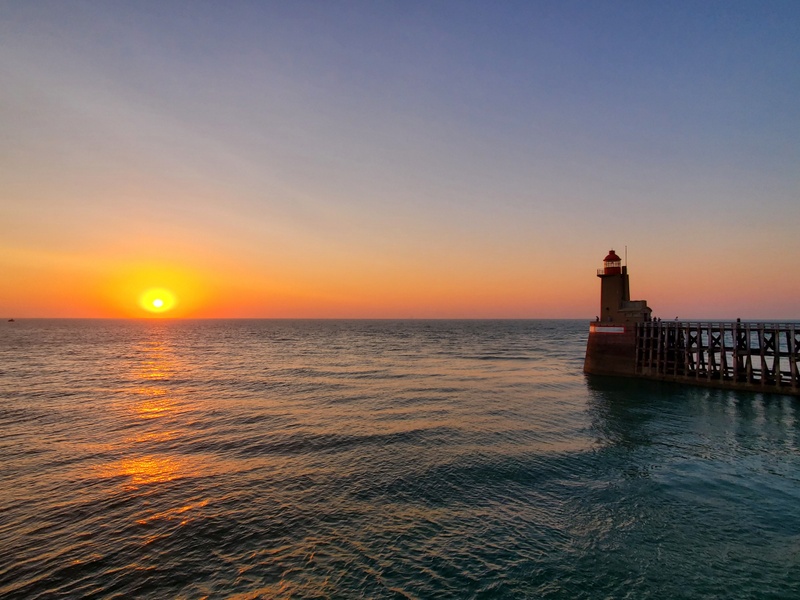 Admirer le coucher du soleil au phare de Fécamp Admirer le coucher du soleil au phare de Fécamp