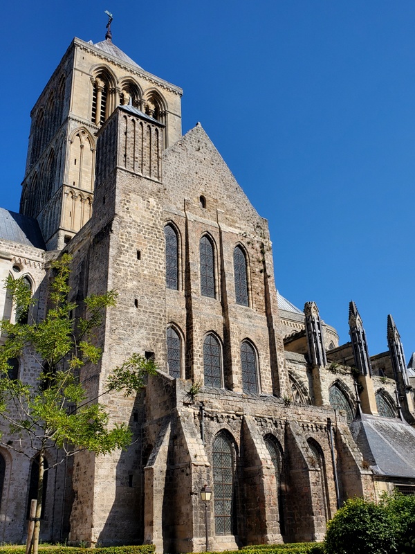 L' abbatiale de la Sainte Trinité L' abbatiale de la Sainte Trinité
