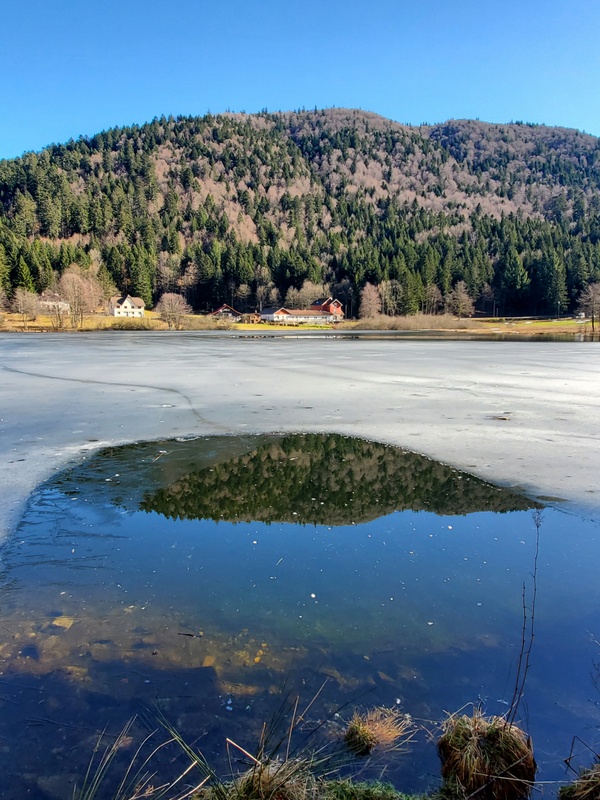 Que faire dans les Vosges ? Lac de Retournemer Que faire dans les Vosges ? Lac de Retournemer
