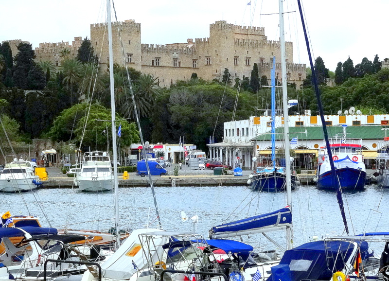 Que faire à Rhodes - le port de Mandraki Que faire à Rhodes - le port de Mandraki