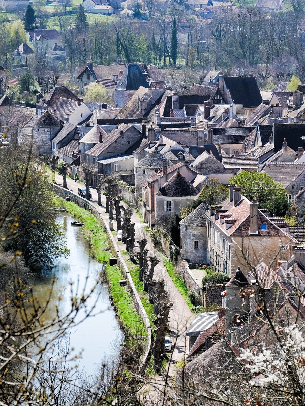 Vue sur Noyers-sur-Serein Vue sur Noyers-sur-Serein
