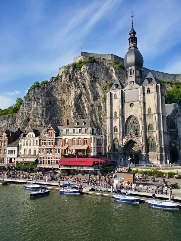 La Collégiale Notre-Dame de Dinant La Collégiale Notre-Dame de Dinant