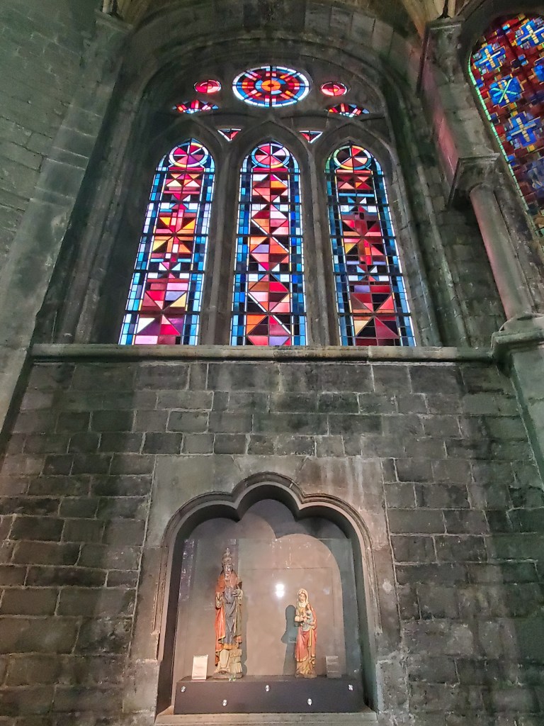 La Collégiale Notre-Dame de Dinant Intérieur collégiale de Dinant vitraux