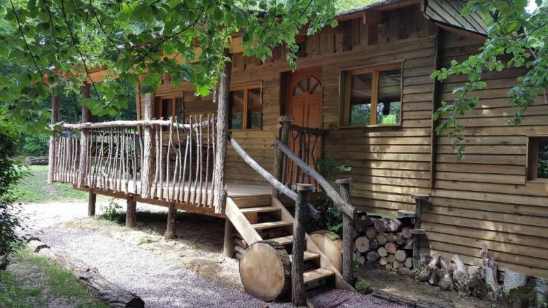 Hébergements insolites dans l'Oise : La maison de hobbit chez Le Cœur De La Forêt à Pierrefonds Hébergements insolites dans l'Oise : La maison de hobbit chez Le Cœur De La Forêt à Pierrefonds
