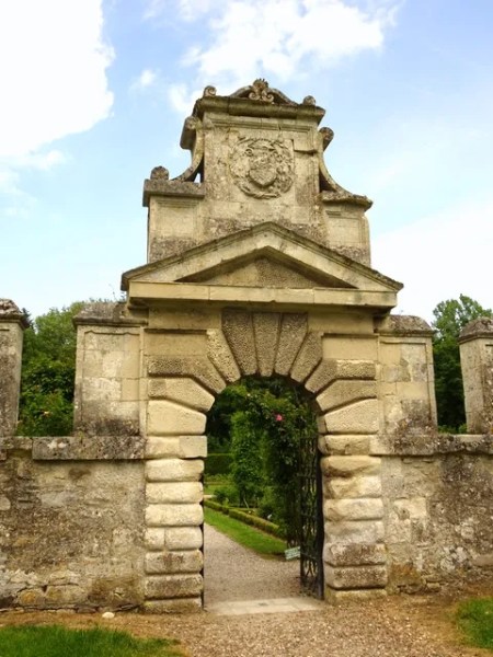 La roseraie de l'Abbaye-de-Chaalis La roseraie de l'Abbaye-de-Chaalis