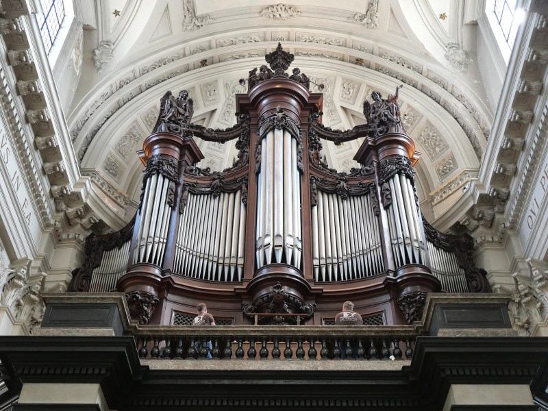 Orgue de la cathédrale Saint Aubain à Namur Orgue de la cathédrale Saint Aubain à Namur