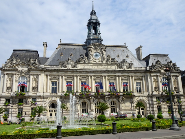 L'Hôtel de ville de Tours L'Hôtel de ville de Tours