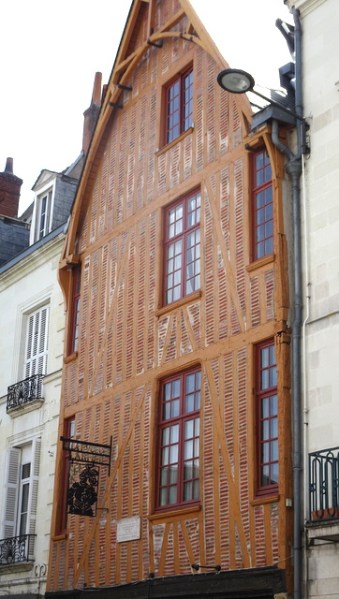 Visiter Tours : La maison de la Pucelle Armée Visiter Tours : La maison de la Pucelle Armée