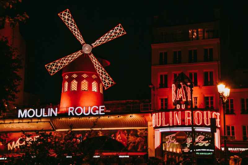 Assister à un spectacle de cabaret Week-end en amoureux à Paris - Assister à un spectacle de cabaret