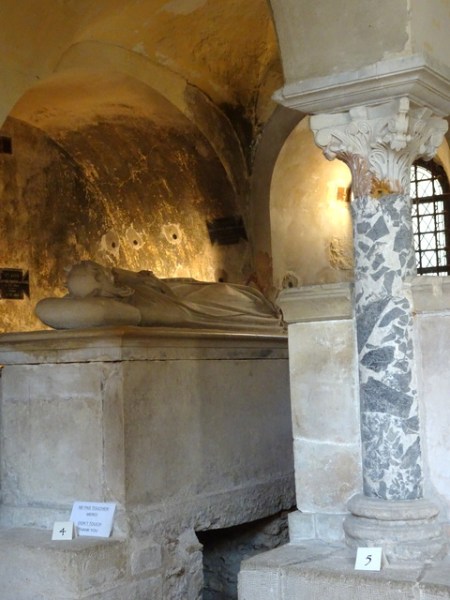 La Crypte Mérovingienne (Jouarre) La Crypte Mérovingienne (Jouarre)