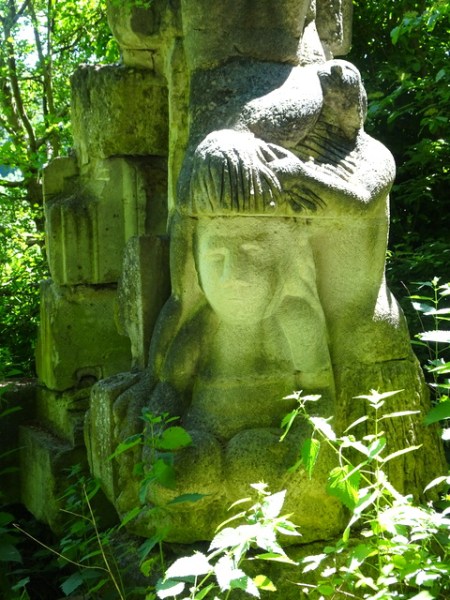 Les sculptures insolites de la Dhuys (Chessy) Les sculptures insolites de la Dhuys (Chessy)