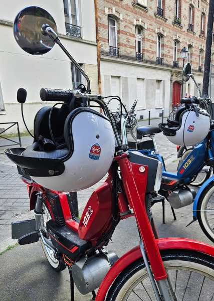 Visiter Paris en Mobylette Électrique Visiter Paris en Mobylette Électrique