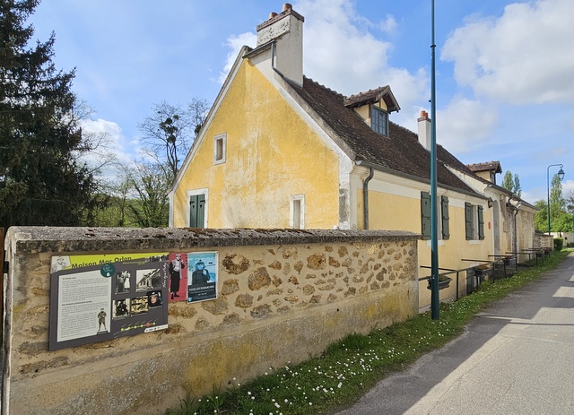 Pierre Mac Orlan : sa maison à Saint-Cyr-sur-Morin Pierre Mac Orlan : sa maison à Saint-Cyr-sur-Morin