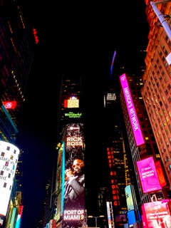 Times Square et Broadway en soirée Times Square et Broadway en soirée