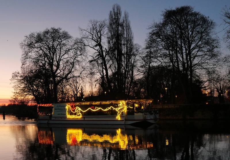Bateau du Père Noël à Metz Bateau du Père Noël à Metz