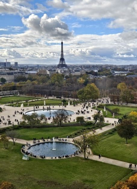 Musée des Arts Décoratifs - vue sur le Jardin des Tuileries et la Tour Eiffel