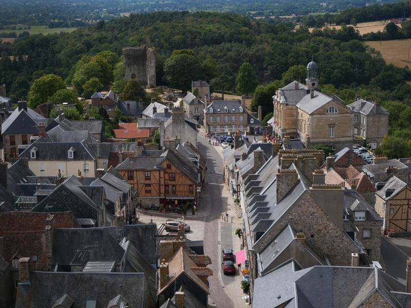 Vue sur Domfront en Poiraie depuis le clocher